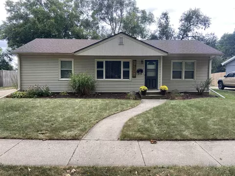 6132 Walker Ave, Loves Park, IL 61111