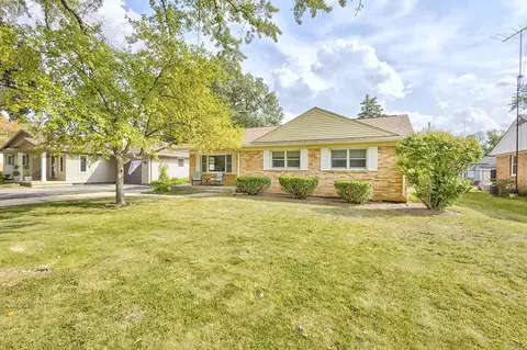 3831 Pinecrest Rd, Rockford, IL 61107
