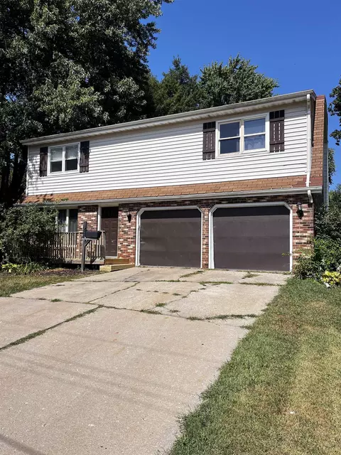 1622 Brownwood Dr, Rockford, IL 61107