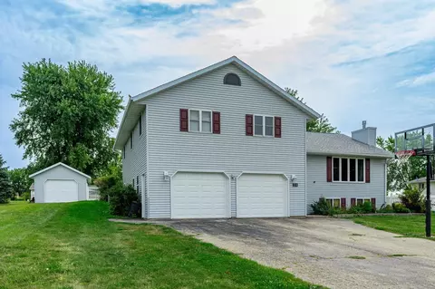 214 N Fielder Rd, Warren, IL 61087