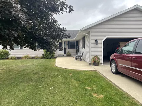 307 Dori Dr, Pearl City, IL 61062
