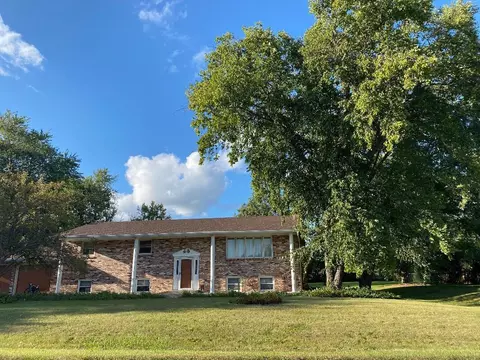8008 Toll View Ln, Rockford, IL 61108