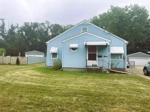 301 S Bluff St, South Beloit, IL 61080