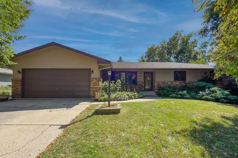 6089 Parish Pl, Rockford, IL 61109