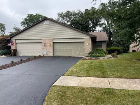 6105 Carriage Green Way, Rockford, IL 61108
