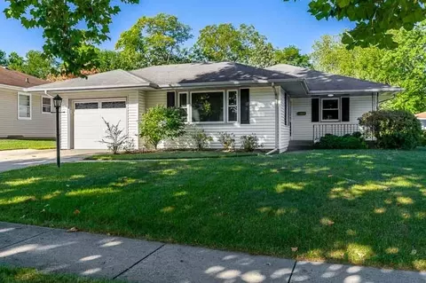 2323 Wisconsin Rd, Rockford, IL 61108