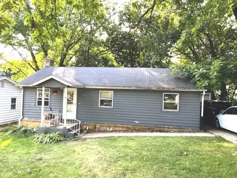 1714 S Cedar Ave, Freeport, IL 61032