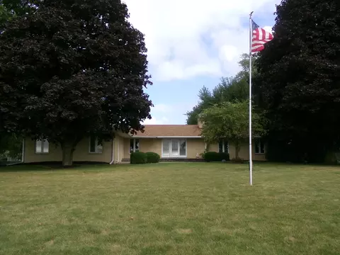 3428 W Pearl City Rd, Freeport, IL 61032