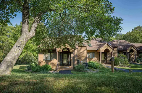 20 Creekwood Ln, Galena, IL 61036
