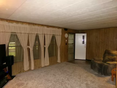 102 Ridgeview Ct, Freeport, IL 61032 photo 4