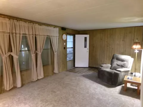 102 Ridgeview Ct, Freeport, IL 61032 photo 3