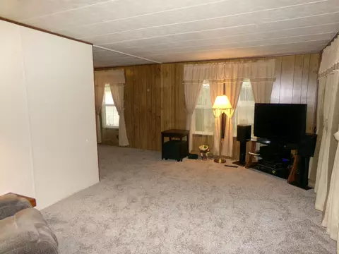 102 Ridgeview Ct, Freeport, IL 61032 photo 5