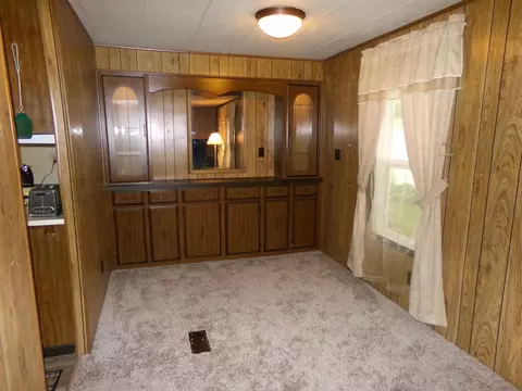 102 Ridgeview Ct, Freeport, IL 61032 photo 7