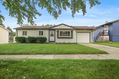 3312 New England Dr, Rockford, IL 61109