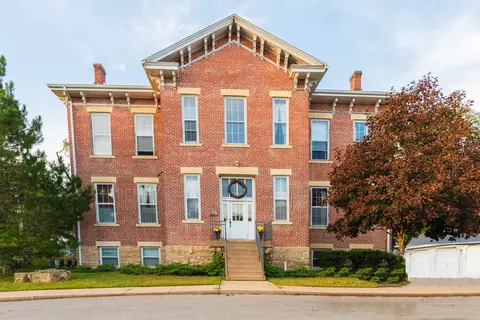 433 N High St, Galena, IL 61036