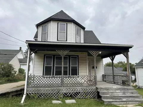 419 N West Ave, Freeport, IL 61032