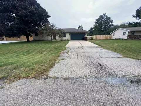10503 Crimson Dr, Machesney Park, IL 61115