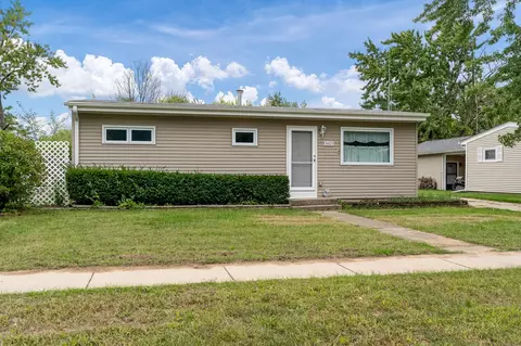 7403 Scott Ln, Machesney Park, IL 61115