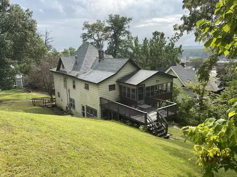24 Mulberry St, Savanna, IL 61074