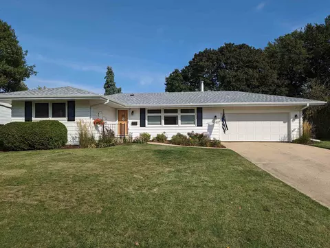 1321 Empire Ct, Freeport, IL 61032