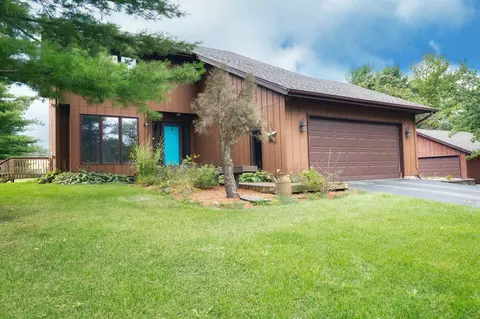 7551 Deer Run Trl, Roscoe, IL 61073