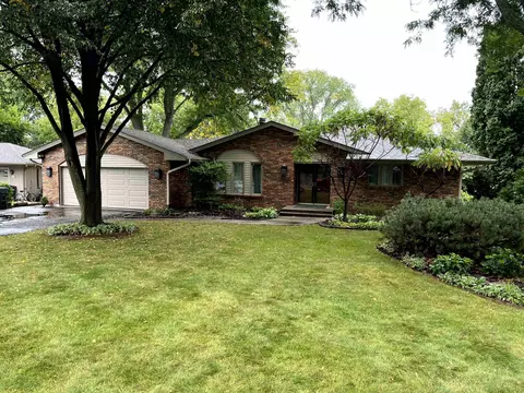 1722 Valencia Dr, Rockford, IL 61108