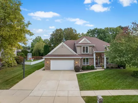 2117 Bordeaux Dr, Rockford, IL 61107