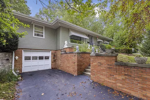 706 Bohm Ct, Rockford, IL 61107