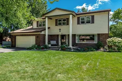 911 Pine Valley Dr, Rockford, IL 61107