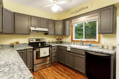 916 E 5th St, Belvidere, IL 61008 photo 18