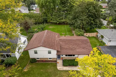 916 E 5th St, Belvidere, IL 61008 photo 2