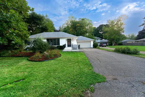 3923 Pioneer Rd, Rockford, IL 61107