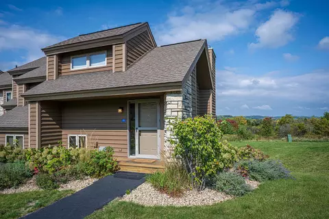 20 Poplar Ridge Dr, Galena, IL 61036