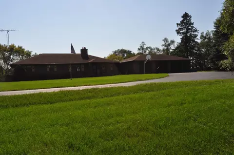 2094 N Blumendahl Rd, Freeport, IL 61032
