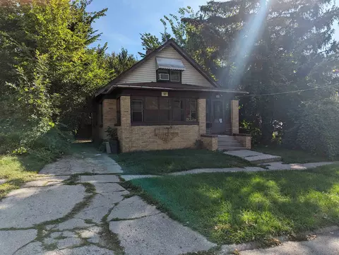 215 Alliance Ave, Rockford, IL 61101