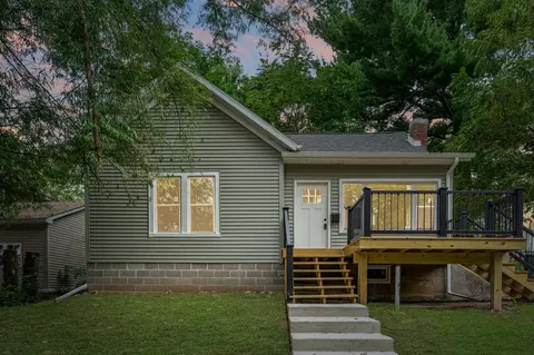 523 N 5th St, Savanna, IL 61074