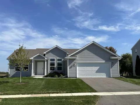 1638 Parkside Dr, Belvidere, IL 61008