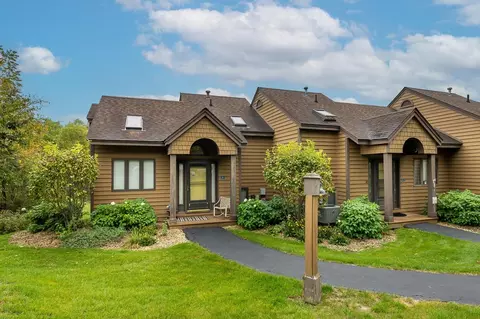25 Creekwood Ln, Galena, IL 61036