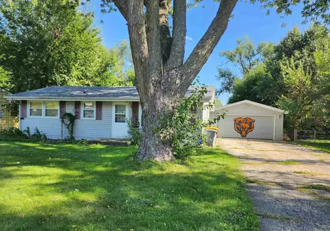 7803 Wesley Rd, Machesney Park, IL 61115