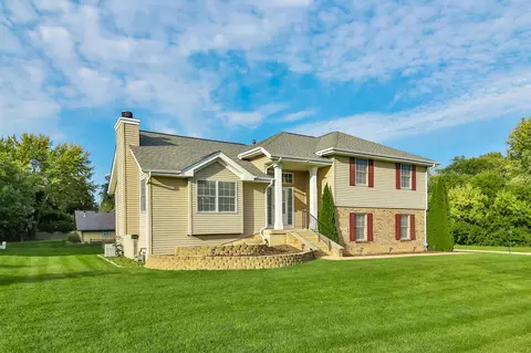 6788 Rolling Hedge Ln, Rockford, IL 61108
