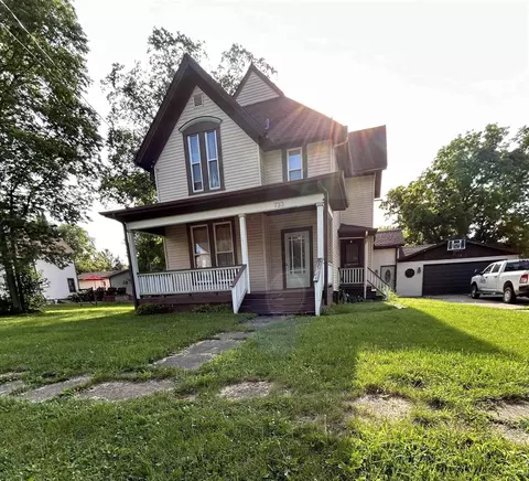 733 John St, Pecatonica, IL 61063
