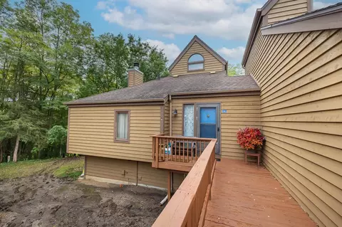 4 Farmstead Ln, Galena, IL 61036