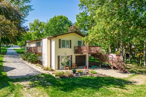 1912 Baintree Rd, Lake Summerset, IL 61019