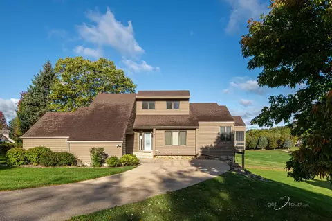 4 Gleneagle Ct, Galena, IL 61036