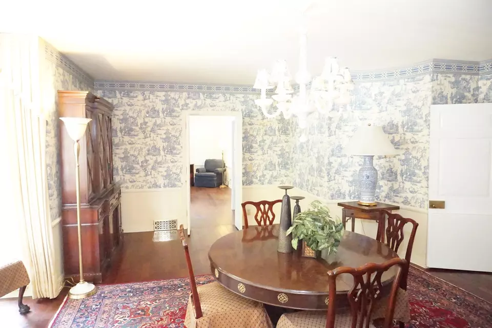 Dining - 605 N Calvin Park Blvd, Rockford, IL 61107 photo 1 of 2