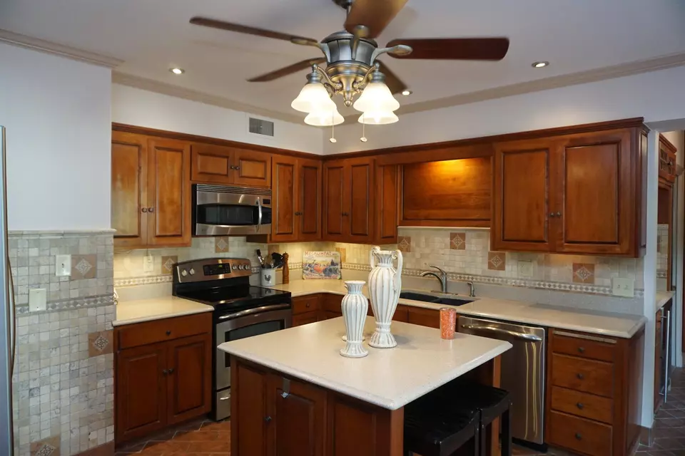 Kitchen - 605 N Calvin Park Blvd, Rockford, IL 61107 photo 1 of 5