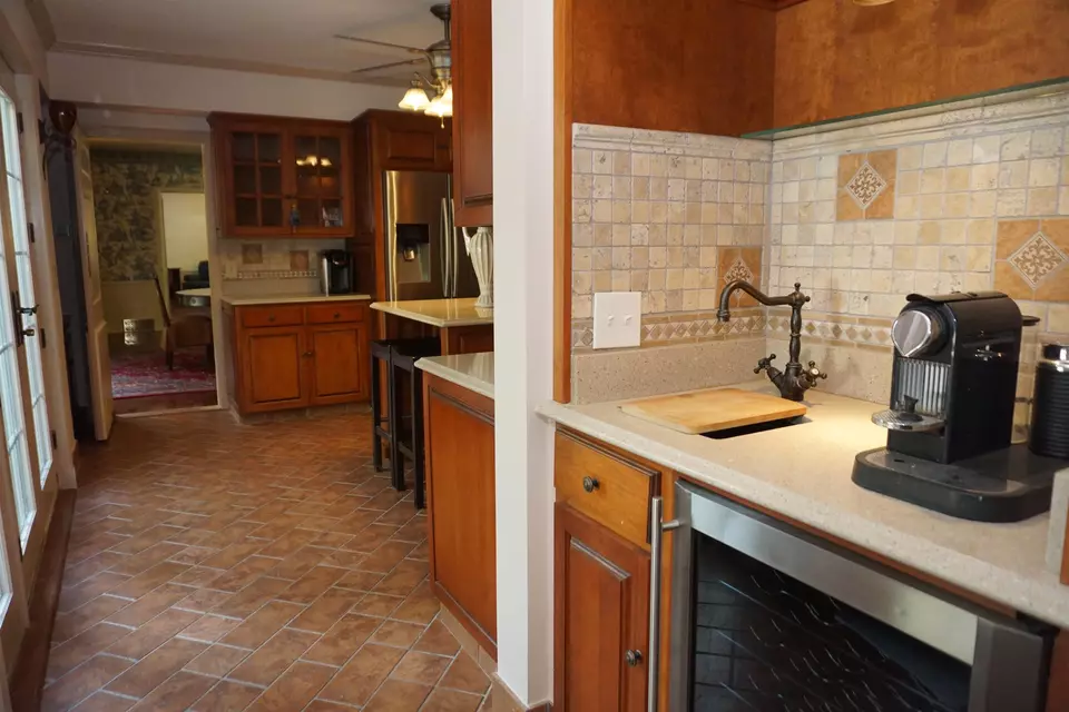 Kitchen - 605 N Calvin Park Blvd, Rockford, IL 61107 photo 3 of 5