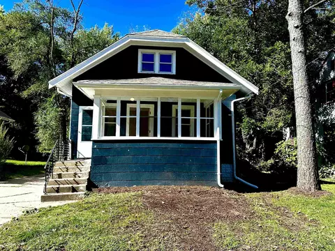 607 S Henrietta Ave, Rockford, IL 61102