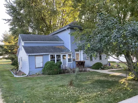 210 E Pearl St, Lanark, IL 61046 photo 2