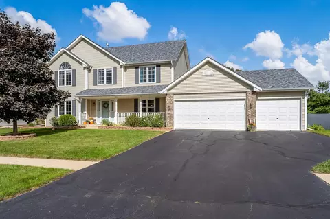 4520 Woodcliff Ln, Roscoe, IL 61073